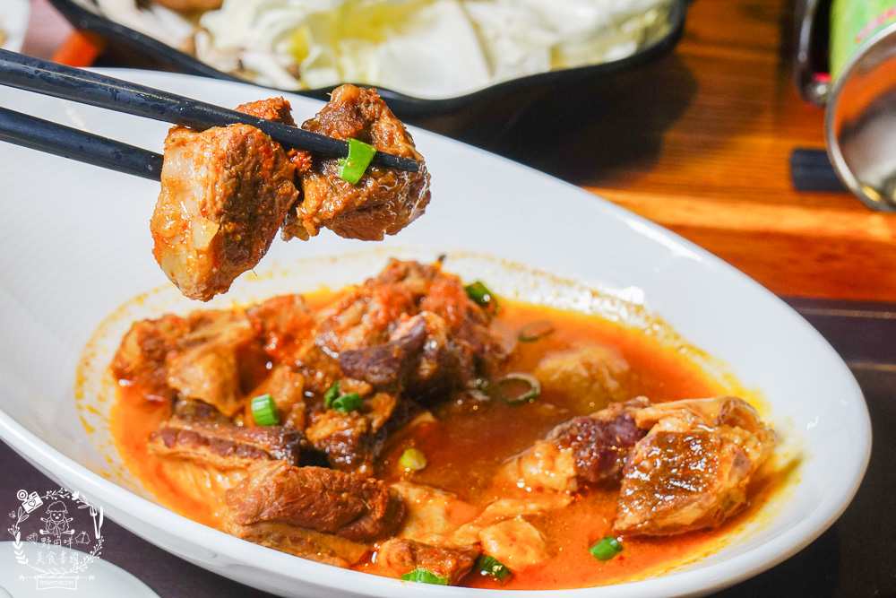 台中[星月大地景觀咖啡廳]無敵浪漫的星海夜景超療癒!暖胃又暖心的溫泉烏骨雞鍋+超夢幻蜜糖吐司!炸物爆好吃!