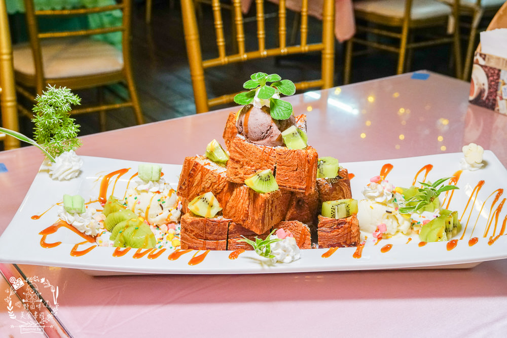 台中[星月大地景觀咖啡廳]無敵浪漫的星海夜景超療癒!暖胃又暖心的溫泉烏骨雞鍋+超夢幻蜜糖吐司!炸物爆好吃!