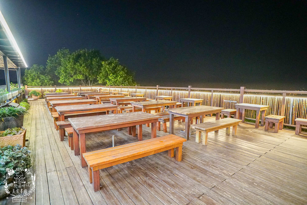 台中[星月大地景觀咖啡廳]無敵浪漫的星海夜景超療癒!暖胃又暖心的溫泉烏骨雞鍋+超夢幻蜜糖吐司!炸物爆好吃!