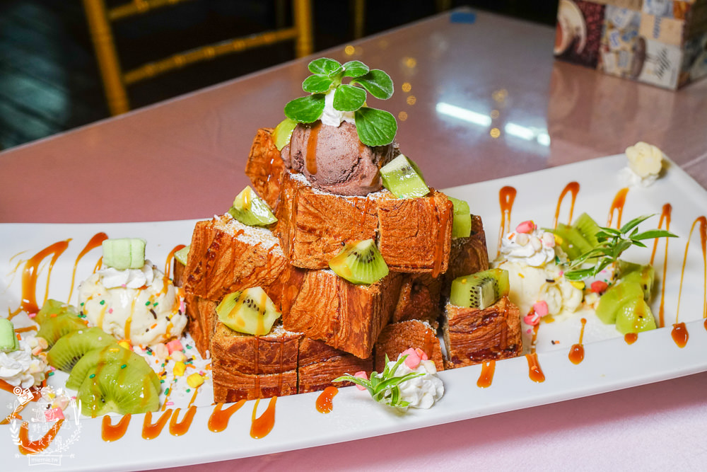 台中[星月大地景觀咖啡廳]無敵浪漫的星海夜景超療癒!暖胃又暖心的溫泉烏骨雞鍋+超夢幻蜜糖吐司!炸物爆好吃!