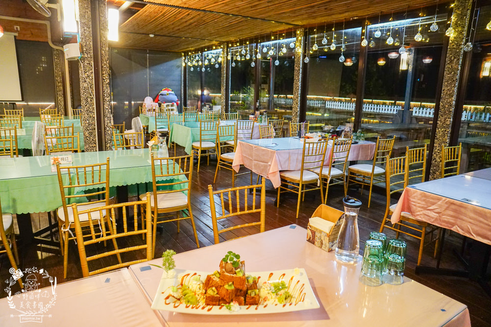 台中[星月大地景觀咖啡廳]無敵浪漫的星海夜景超療癒!暖胃又暖心的溫泉烏骨雞鍋+超夢幻蜜糖吐司!炸物爆好吃!