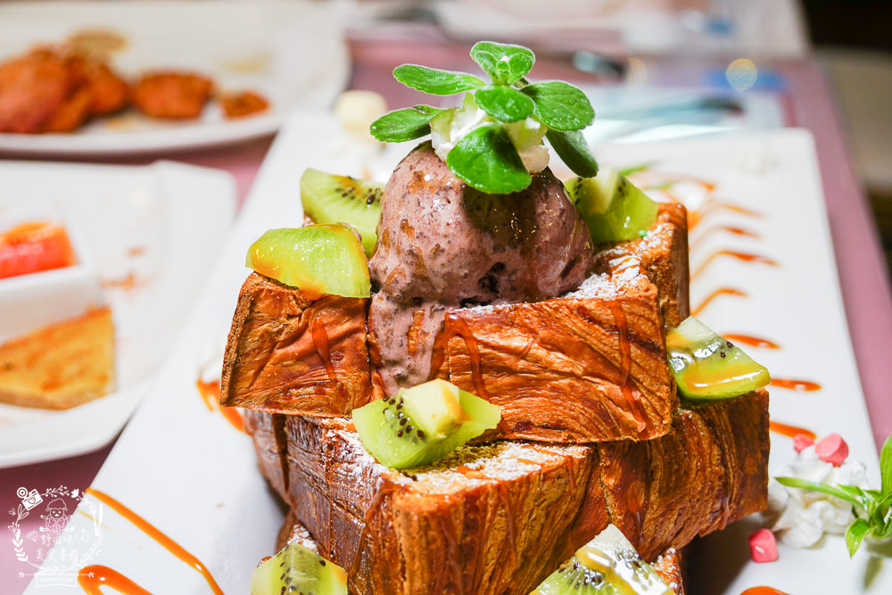 台中[星月大地景觀咖啡廳]無敵浪漫的星海夜景超療癒!暖胃又暖心的溫泉烏骨雞鍋+超夢幻蜜糖吐司!炸物爆好吃!