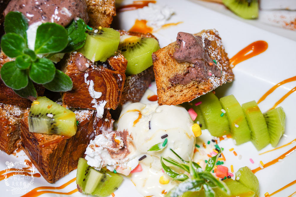 台中[星月大地景觀咖啡廳]無敵浪漫的星海夜景超療癒!暖胃又暖心的溫泉烏骨雞鍋+超夢幻蜜糖吐司!炸物爆好吃!