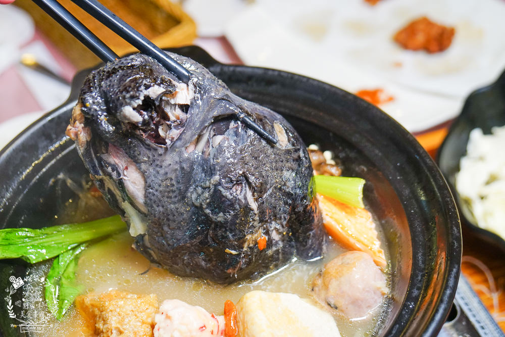 台中[星月大地景觀咖啡廳]無敵浪漫的星海夜景超療癒!暖胃又暖心的溫泉烏骨雞鍋+超夢幻蜜糖吐司!炸物爆好吃!