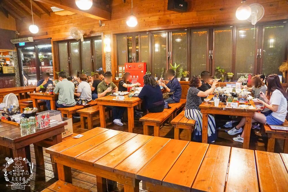 台中[星月大地景觀咖啡廳]無敵浪漫的星海夜景超療癒!暖胃又暖心的溫泉烏骨雞鍋+超夢幻蜜糖吐司!炸物爆好吃!