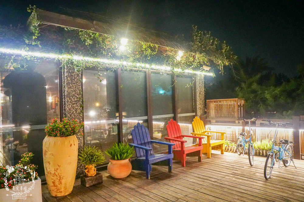 台中[星月大地景觀咖啡廳]無敵浪漫的星海夜景超療癒!暖胃又暖心的溫泉烏骨雞鍋+超夢幻蜜糖吐司!炸物爆好吃!