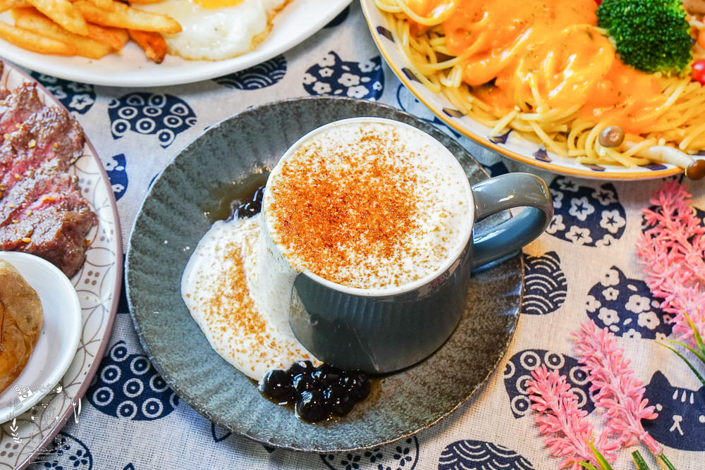 台中早午餐[春三朝午]逢甲夜市附近的超人氣早午餐!網美系的別緻工業風裝潢超好拍照der!
