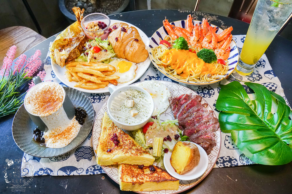 台中早午餐[春三朝午]逢甲夜市附近的超人氣早午餐!網美系的別緻工業風裝潢超好拍照der!