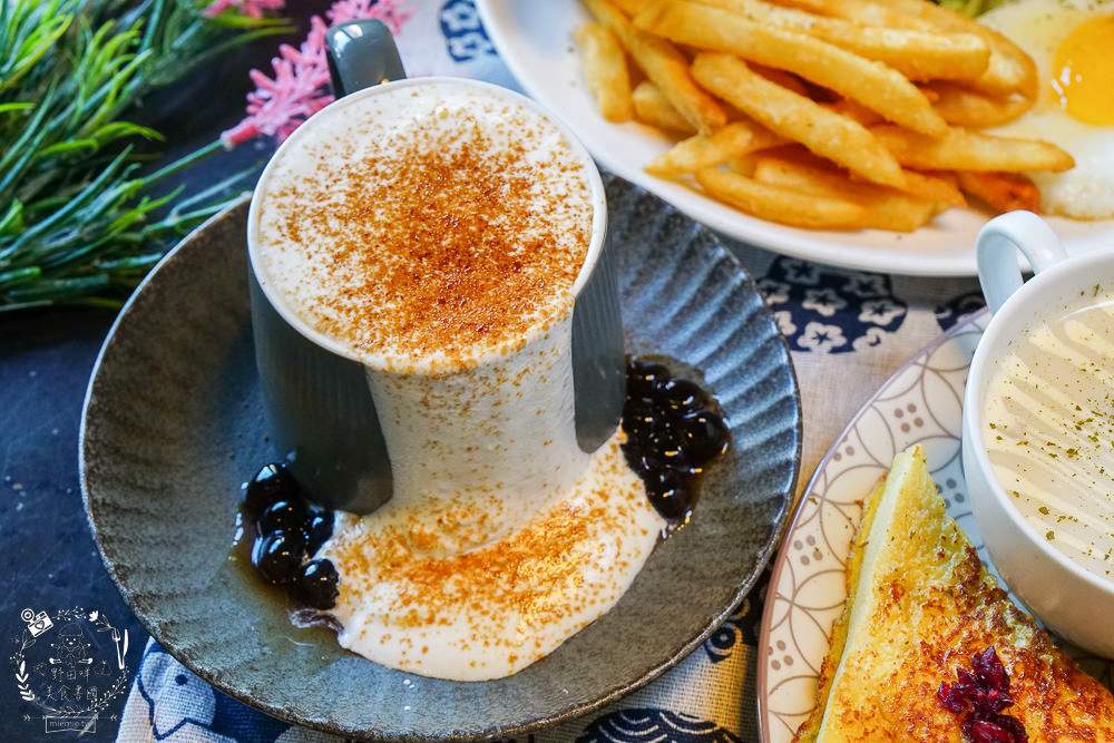 台中早午餐[春三朝午]逢甲夜市附近的超人氣早午餐!網美系的別緻工業風裝潢超好拍照der!