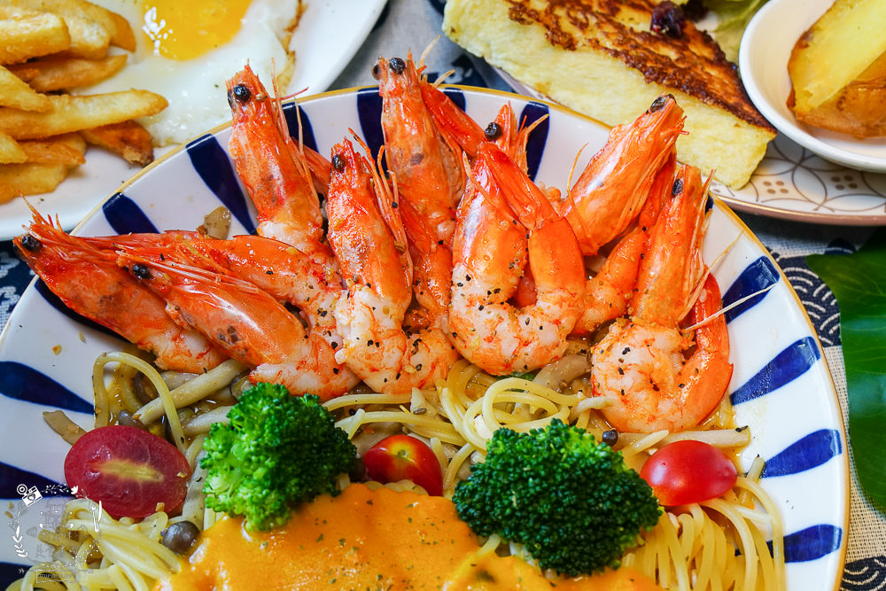 台中早午餐[春三朝午]逢甲夜市附近的超人氣早午餐!網美系的別緻工業風裝潢超好拍照der!