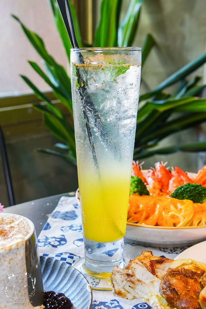 台中早午餐[春三朝午]逢甲夜市附近的超人氣早午餐!網美系的別緻工業風裝潢超好拍照der!