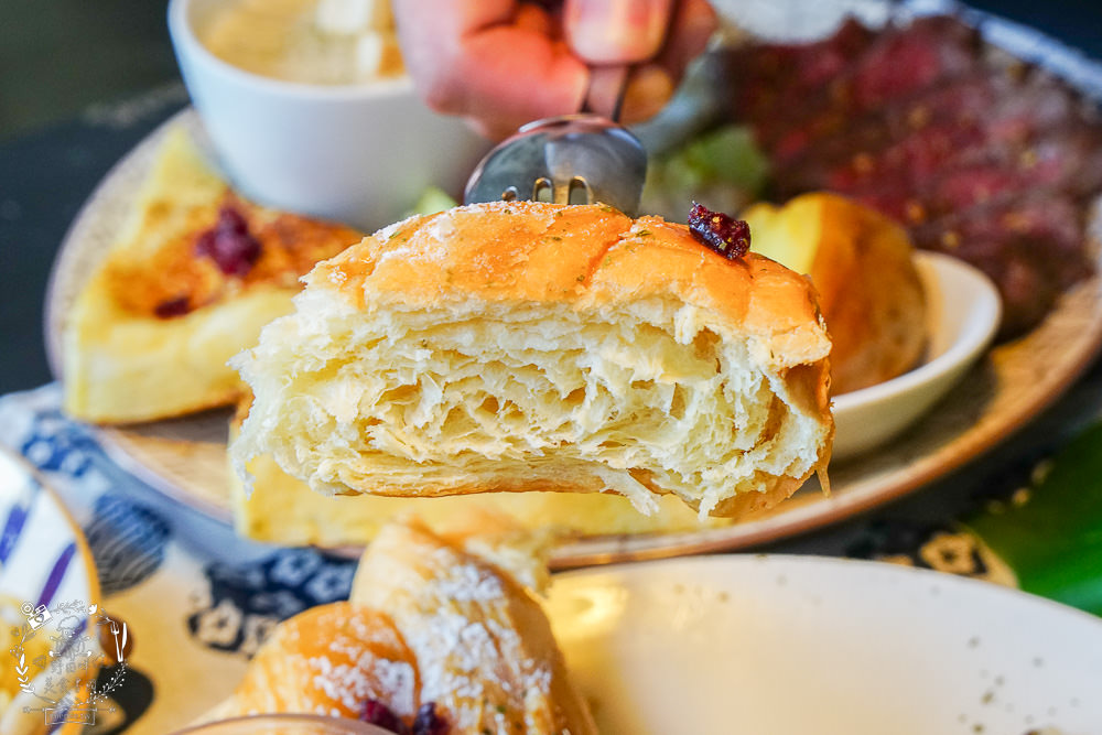 台中早午餐[春三朝午]逢甲夜市附近的超人氣早午餐!網美系的別緻工業風裝潢超好拍照der!