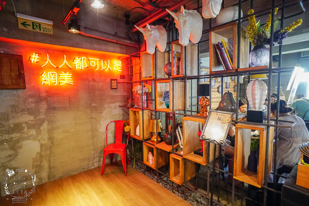 台中早午餐[春三朝午]逢甲夜市附近的超人氣早午餐!網美系的別緻工業風裝潢超好拍照der!
