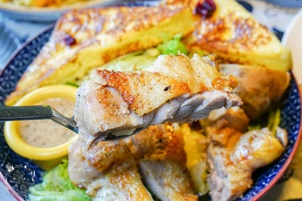 台中早午餐[春三朝午]逢甲夜市附近的超人氣早午餐!網美系的別緻工業風裝潢超好拍照der!