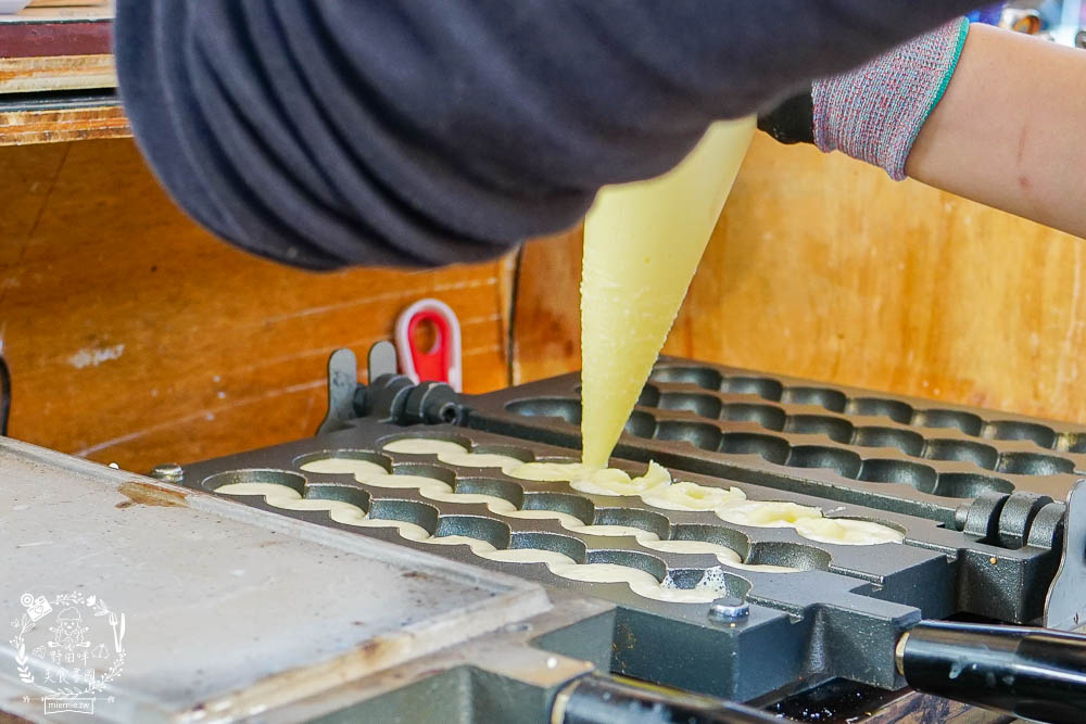 高雄[是非雞蛋燒]萌萌噠小雞串串雞蛋糕超好拍!假日可能排隊等上30分鐘?