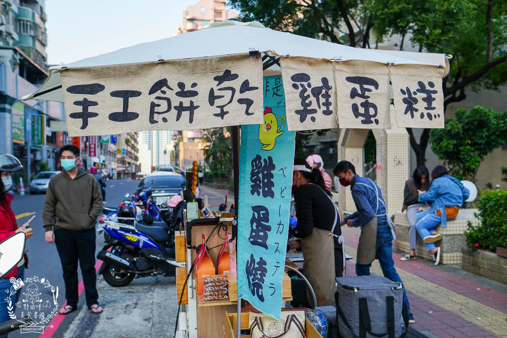 高雄[是非雞蛋燒]萌萌噠小雞串串雞蛋糕超好拍!假日可能排隊等上30分鐘?