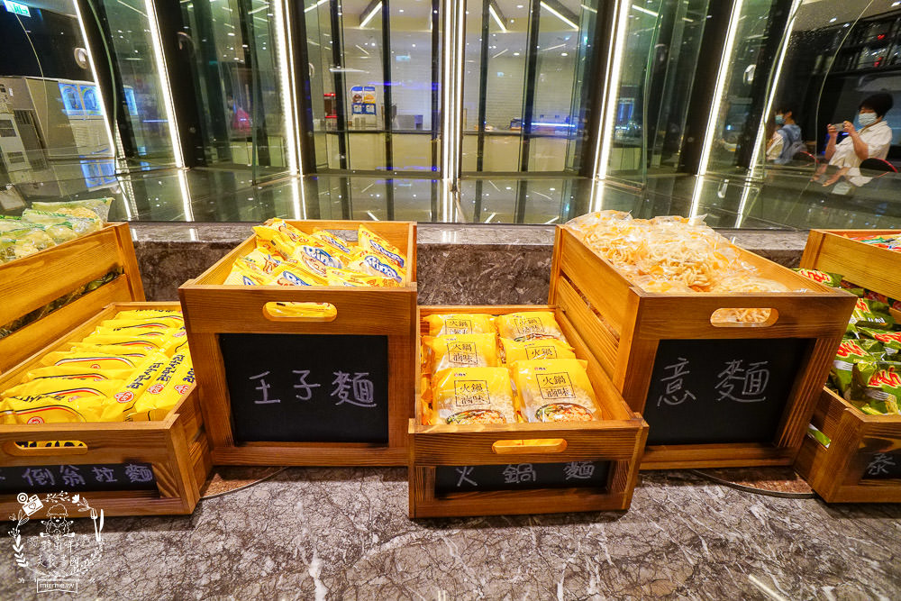 高雄麗尊酒店[木櫃工廠創意鍋物]超澎湃破百種食材只要588火鍋吃到飽,還不分平假日?居然有螃蟹?