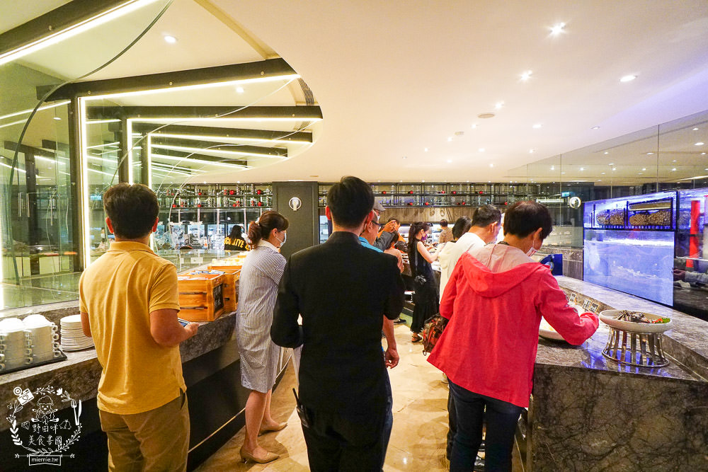 高雄麗尊酒店[木櫃工廠創意鍋物]超澎湃破百種食材只要588火鍋吃到飽,還不分平假日?居然有螃蟹?