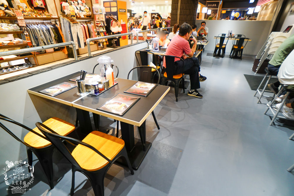 高雄巨蛋拉麵[東京油組総本店]南部首間日本人氣油拌麵!漢神新開幕人氣拉麵~