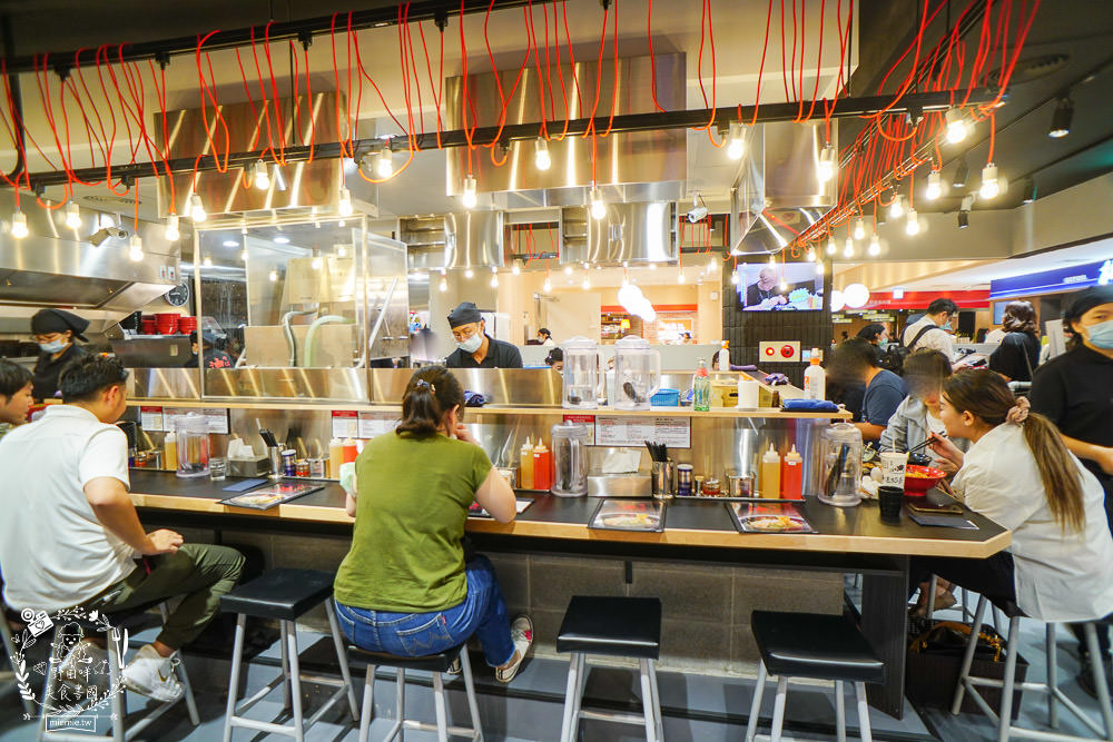 高雄巨蛋拉麵[東京油組総本店]南部首間日本人氣油拌麵!漢神新開幕人氣拉麵~