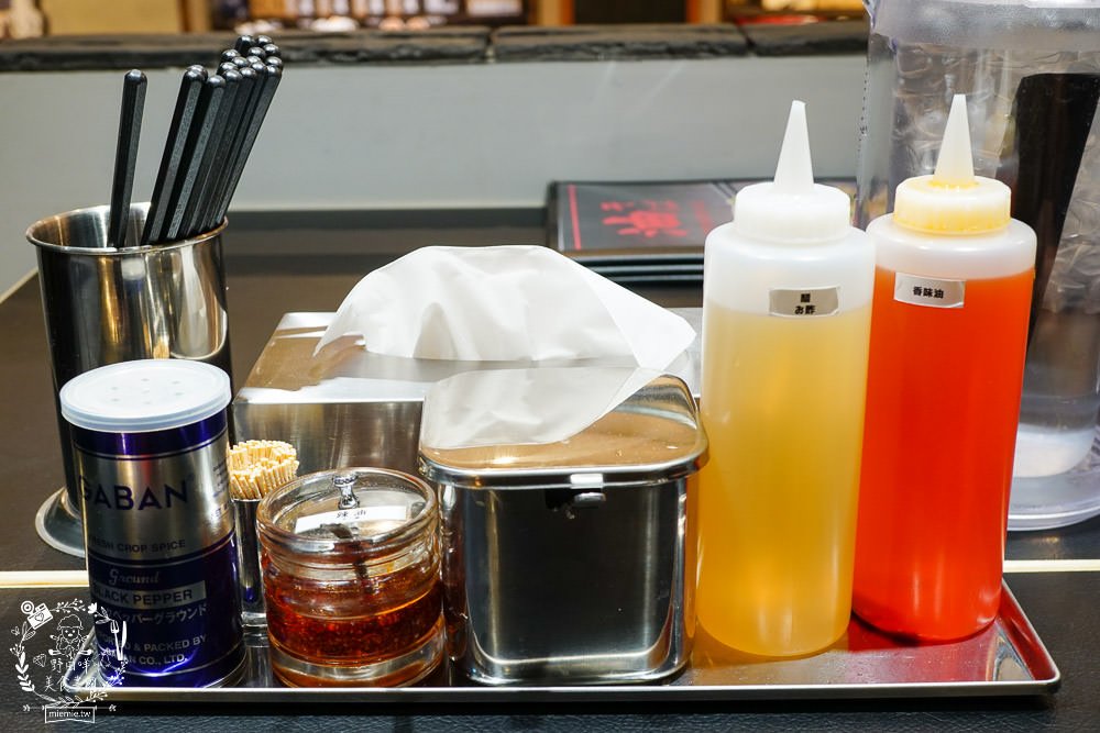 高雄巨蛋拉麵[東京油組総本店]南部首間日本人氣油拌麵!漢神新開幕人氣拉麵~