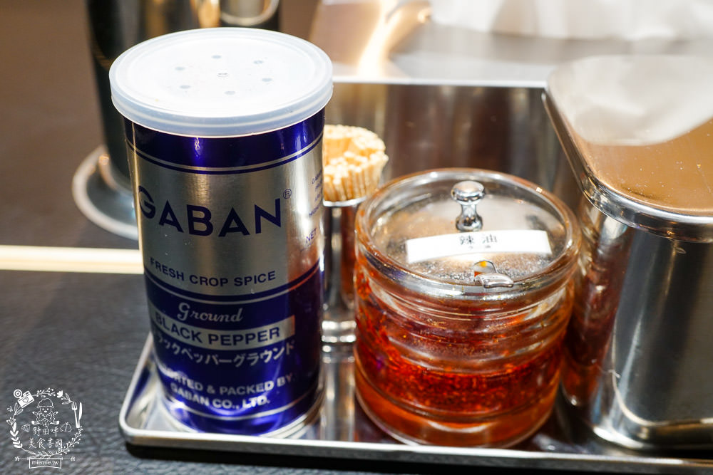 高雄巨蛋拉麵[東京油組総本店]南部首間日本人氣油拌麵!漢神新開幕人氣拉麵~