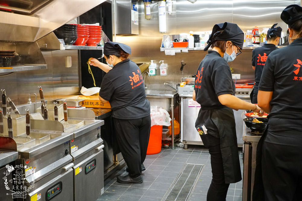 高雄巨蛋拉麵[東京油組総本店]南部首間日本人氣油拌麵!漢神新開幕人氣拉麵~