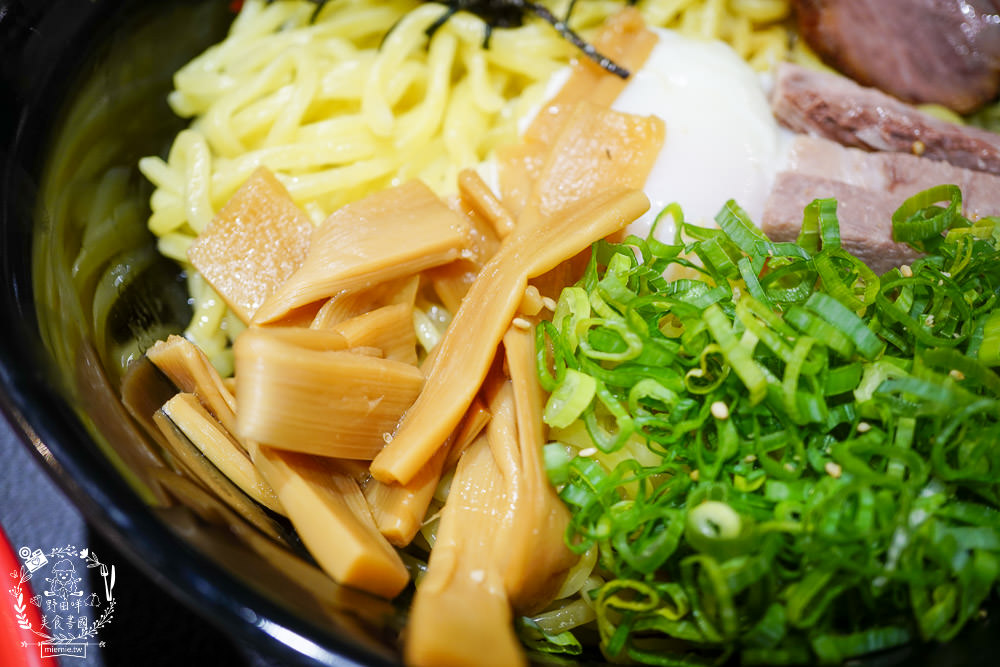 高雄巨蛋拉麵[東京油組総本店]南部首間日本人氣油拌麵!漢神新開幕人氣拉麵~