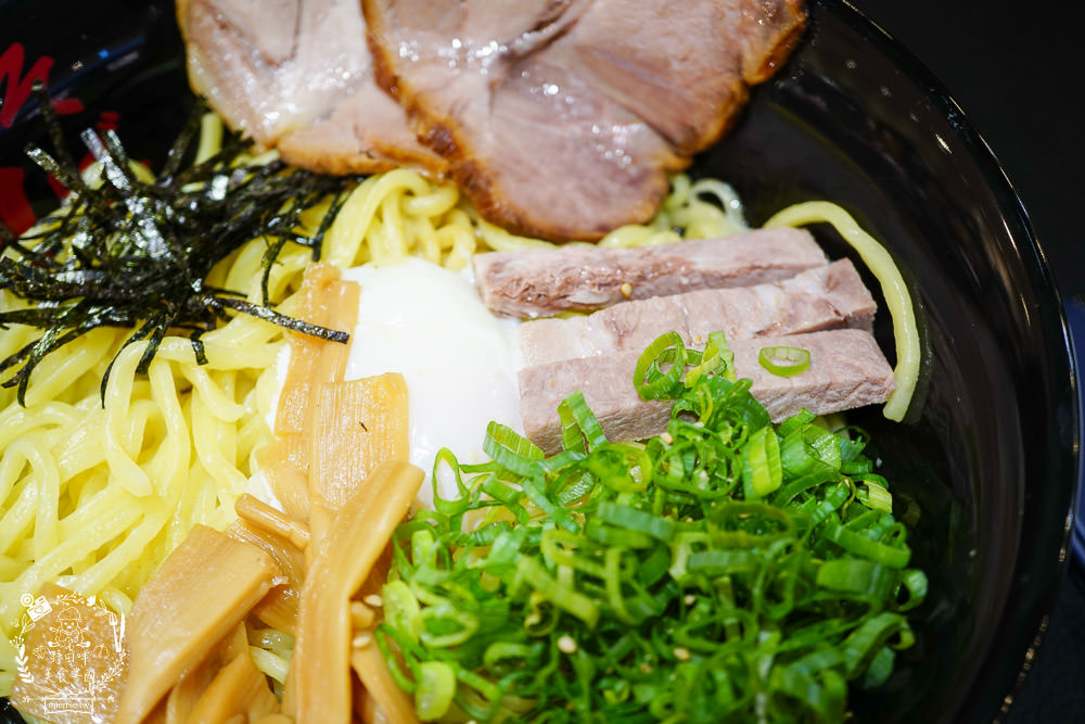 高雄巨蛋拉麵[東京油組総本店]南部首間日本人氣油拌麵!漢神新開幕人氣拉麵~