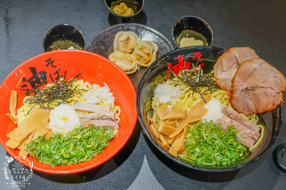 高雄巨蛋拉麵[東京油組総本店]南部首間日本人氣油拌麵!漢神新開幕人氣拉麵~