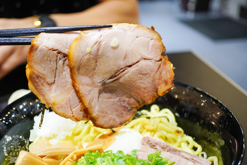 高雄巨蛋拉麵[東京油組総本店]南部首間日本人氣油拌麵!漢神新開幕人氣拉麵~