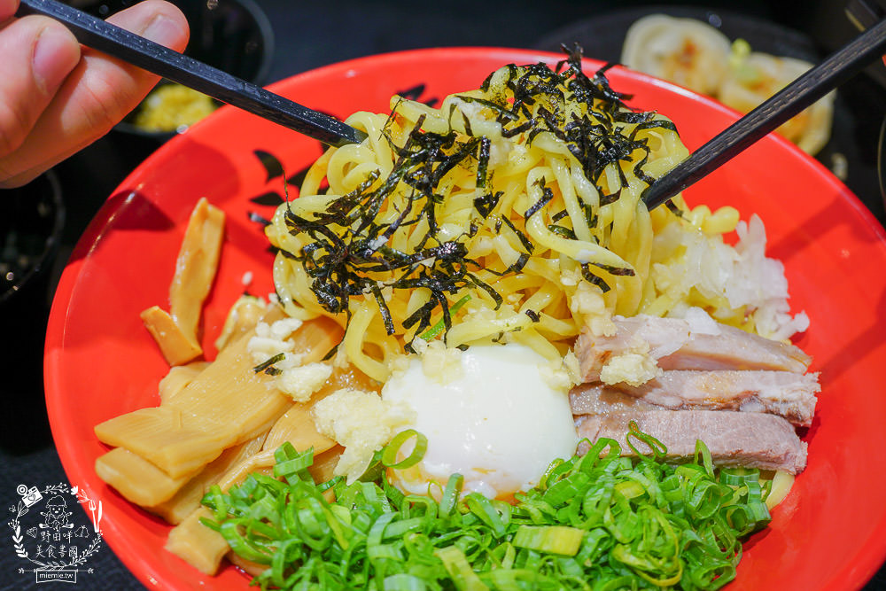 高雄巨蛋拉麵[東京油組総本店]南部首間日本人氣油拌麵!漢神新開幕人氣拉麵~