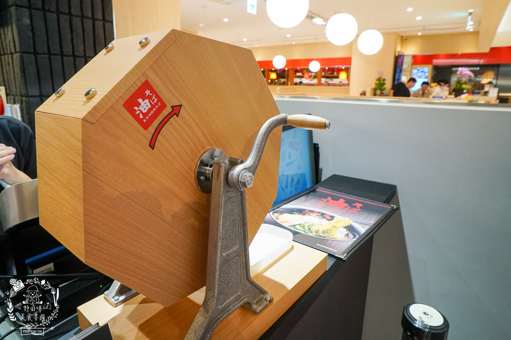 高雄巨蛋拉麵[東京油組総本店]南部首間日本人氣油拌麵!漢神新開幕人氣拉麵~