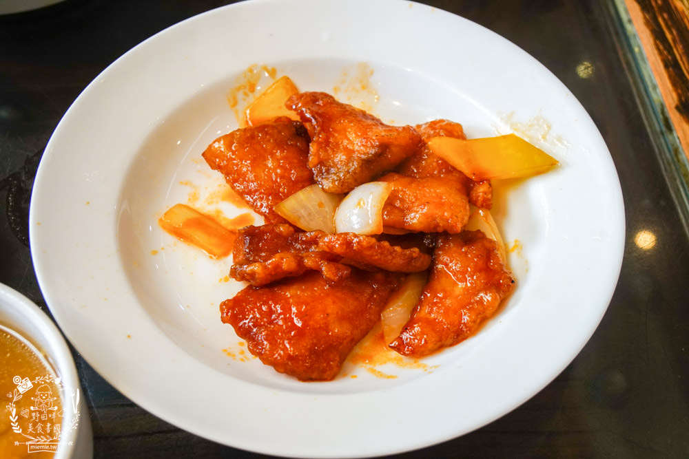 東坡醉月餐館|高雄598元有高達80種選項的中式料理吃到飽!古香古色的裝潢環境用餐氛圍好清幽!