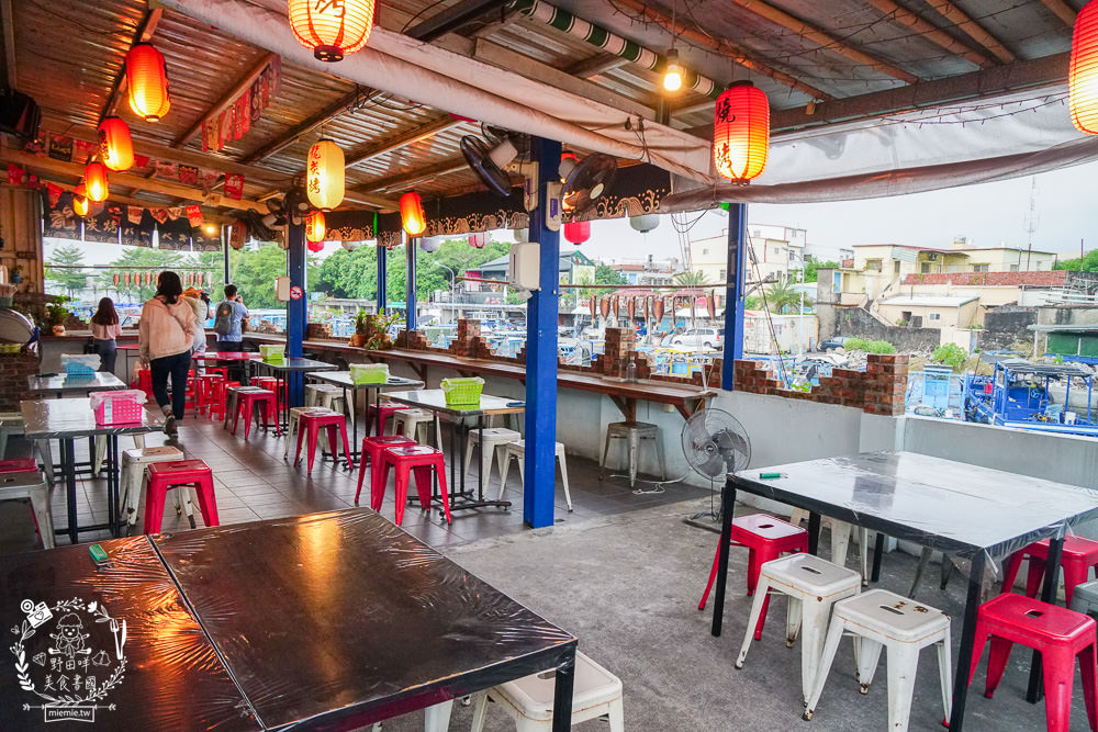 枋寮美食推薦[龍炭烤熱炒火鍋]枋寮欣賞港邊船隻與夕陽餘暉的景觀餐廳!午仔魚一夜干人氣必點!
