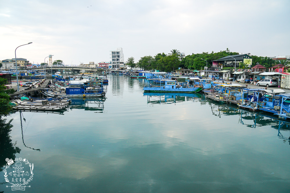 枋寮美食推薦[龍炭烤熱炒火鍋]枋寮欣賞港邊船隻與夕陽餘暉的景觀餐廳!午仔魚一夜干人氣必點!