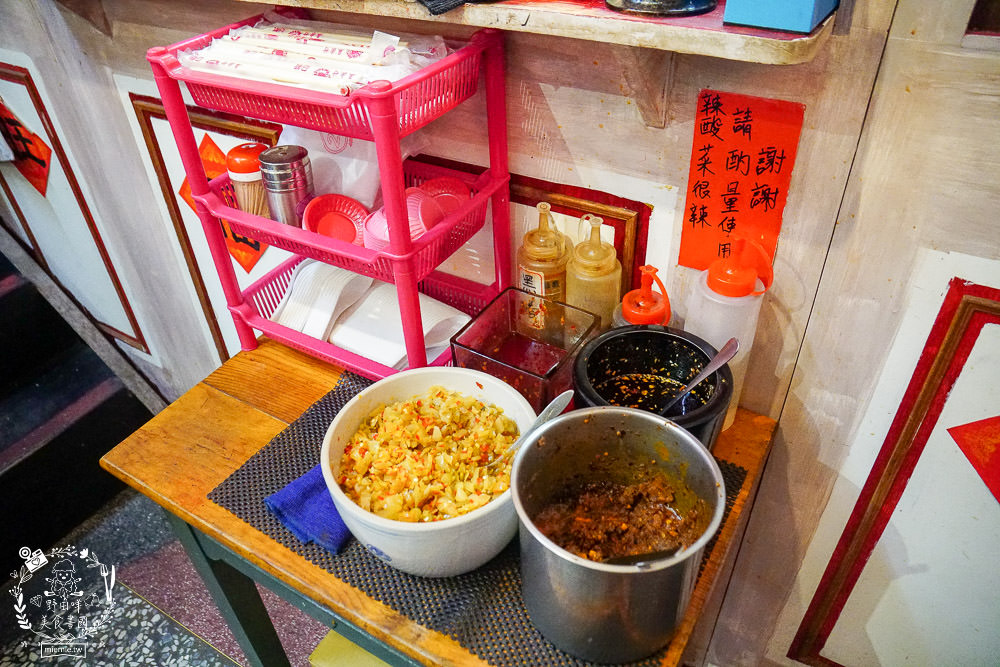 高雄[林冠均重慶麻辣麵食堂]超香辣紅油炒手x酸辣粉香麻過癮!
