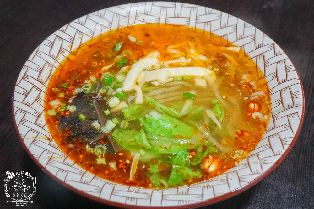 高雄[林冠均重慶麻辣麵食堂]超香辣紅油炒手x酸辣粉香麻過癮!