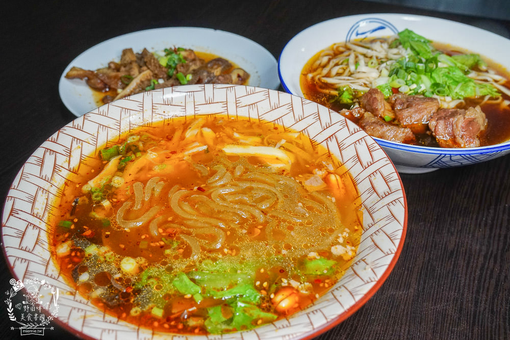 高雄[林冠均重慶麻辣麵食堂]超香辣紅油炒手x酸辣粉香麻過癮!