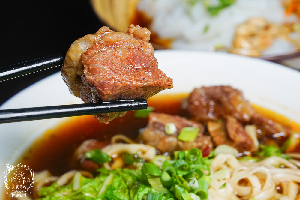 高雄[林冠均重慶麻辣麵食堂]超香辣紅油炒手x酸辣粉香麻過癮!