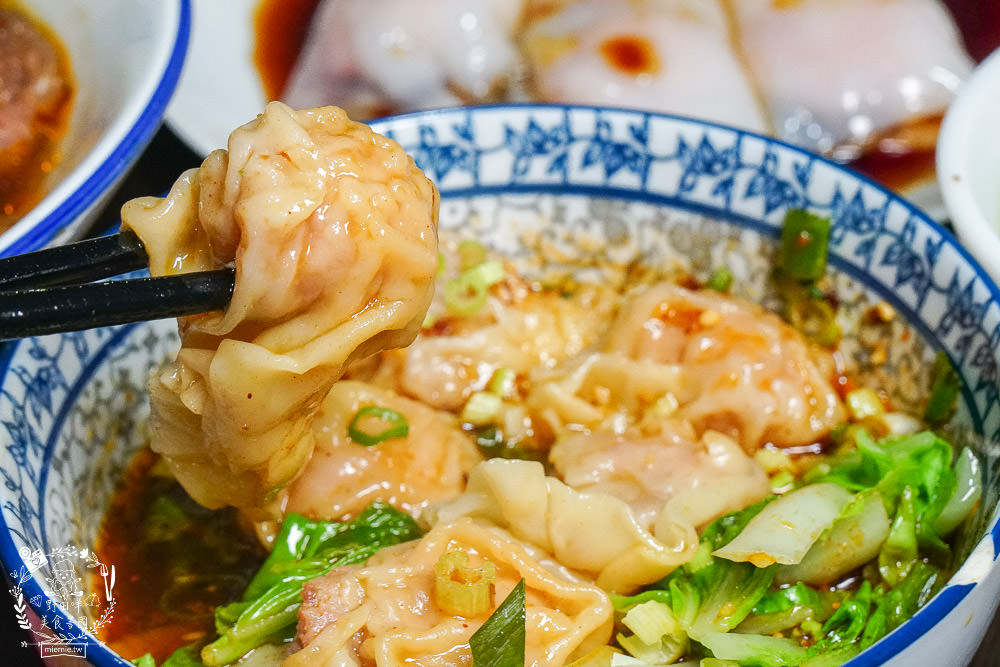 高雄[林冠均重慶麻辣麵食堂]超香辣紅油炒手x酸辣粉香麻過癮!
