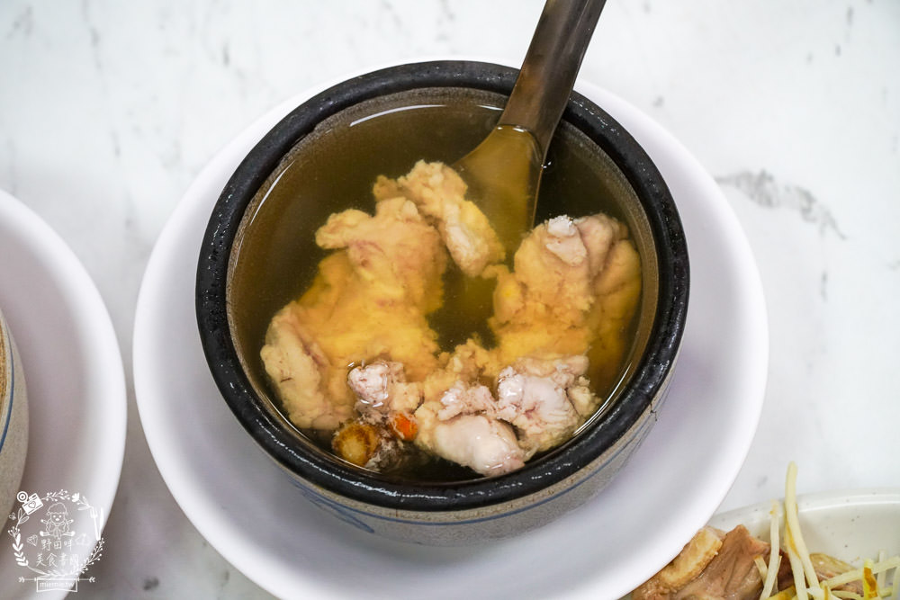 高雄[林天生肉燥飯]鳳山在地人推薦的老字號銷魂豬腦湯!中華夜市美食推薦!