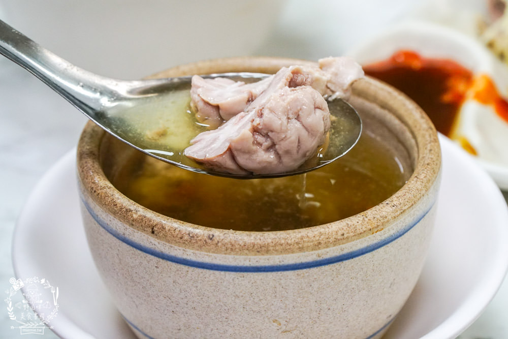 高雄[林天生肉燥飯]鳳山在地人推薦的老字號銷魂豬腦湯!中華夜市美食推薦!