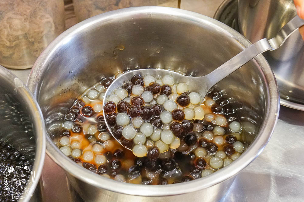 高雄[林紅茶專賣店建工店]純天然香水鮮奶茶可以喝出漸層口味?高CP值的超搞剛手炒糖喝起來很安心!