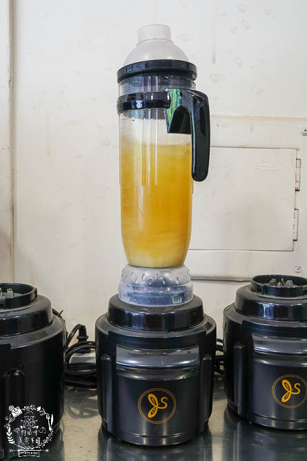 高雄[林紅茶專賣店建工店]純天然香水鮮奶茶可以喝出漸層口味?高CP值的超搞剛手炒糖喝起來很安心!