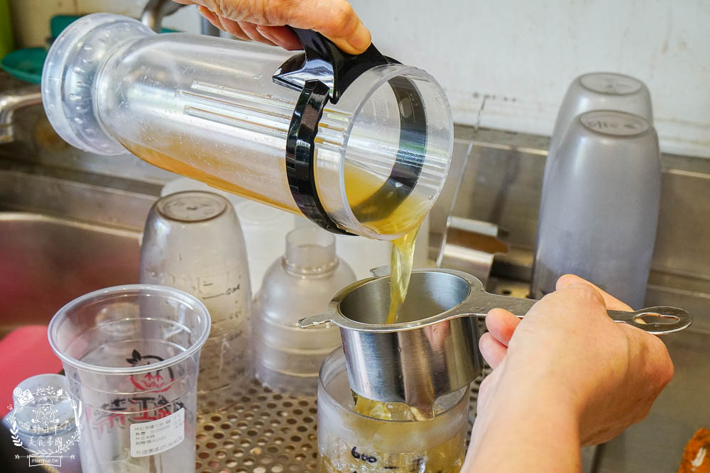 高雄[林紅茶專賣店建工店]純天然香水鮮奶茶可以喝出漸層口味?高CP值的超搞剛手炒糖喝起來很安心!