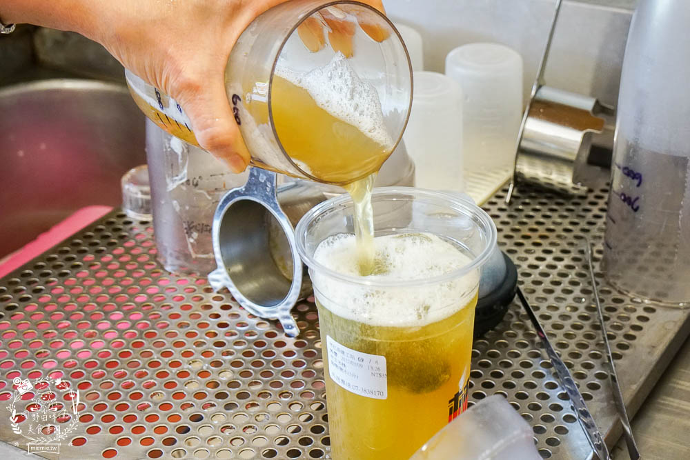 高雄[林紅茶專賣店建工店]純天然香水鮮奶茶可以喝出漸層口味?高CP值的超搞剛手炒糖喝起來很安心!