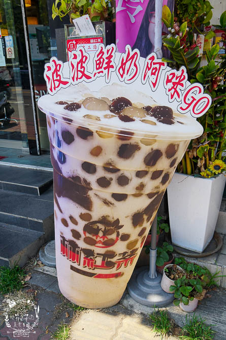 高雄[林紅茶專賣店建工店]純天然香水鮮奶茶可以喝出漸層口味?高CP值的超搞剛手炒糖喝起來很安心!