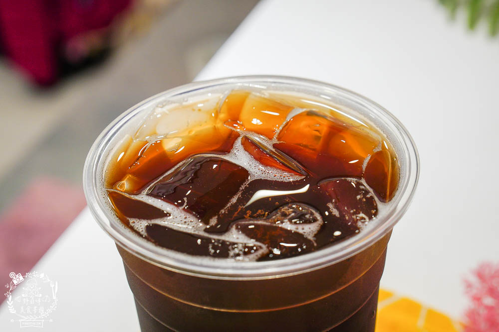 高雄[林紅茶專賣店建工店]純天然香水鮮奶茶可以喝出漸層口味?高CP值的超搞剛手炒糖喝起來很安心!