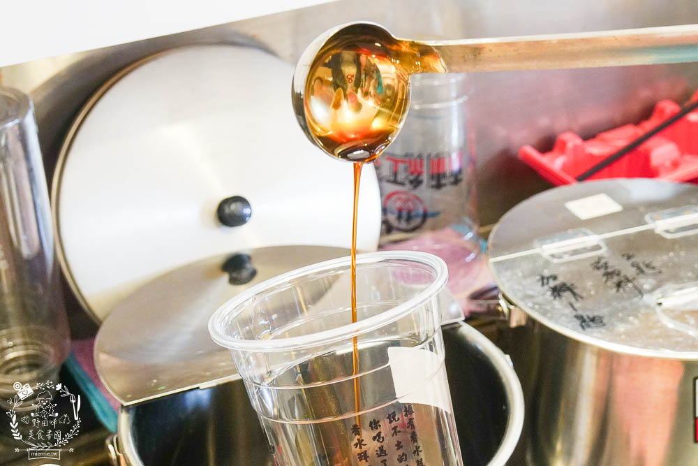 高雄[林紅茶專賣店建工店]純天然香水鮮奶茶可以喝出漸層口味?高CP值的超搞剛手炒糖喝起來很安心!